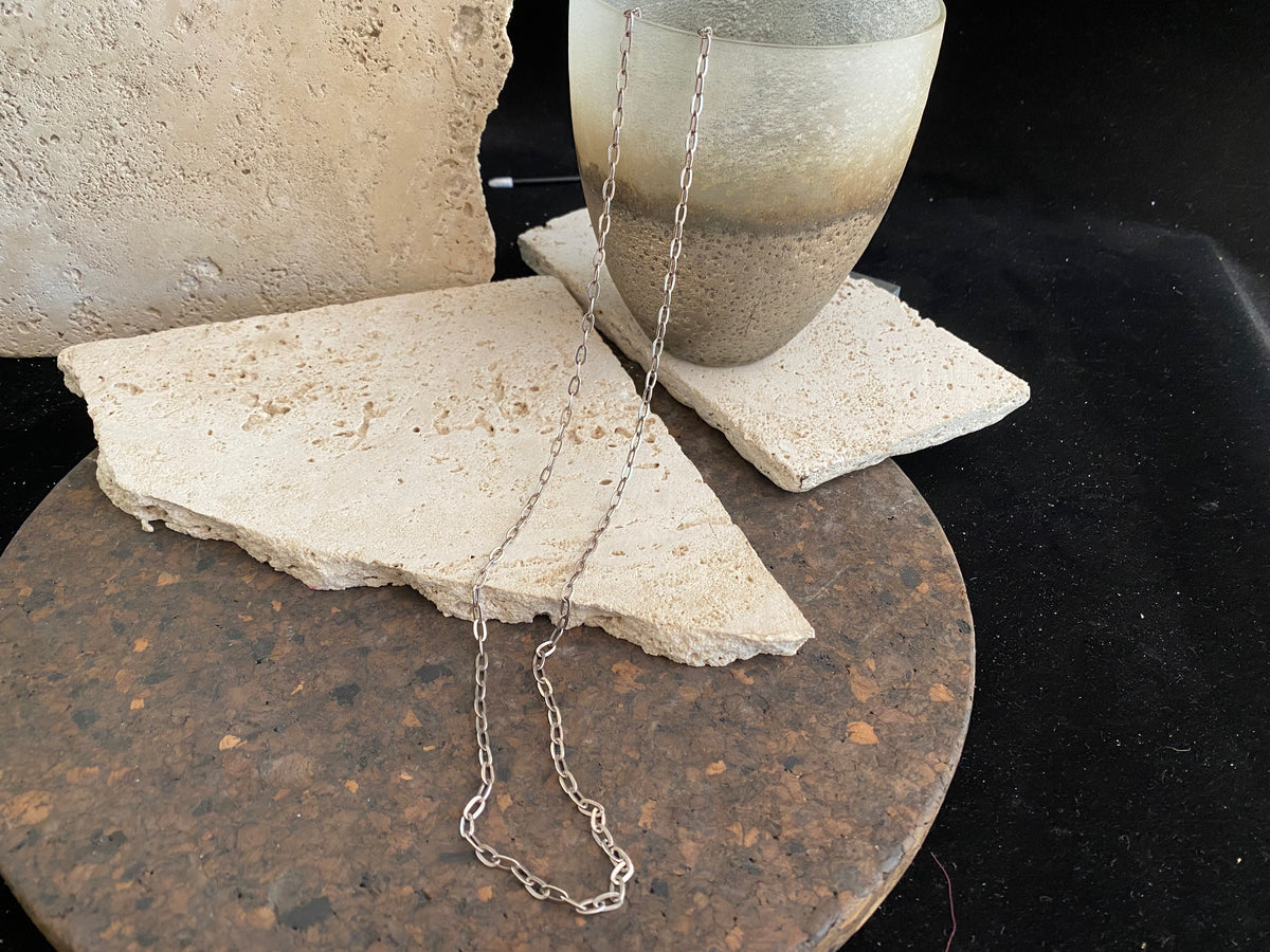 Elegant, open link chain featuring flat, oval links. Crafted from sterling silver and finished with a ring clasp.  Length 80 cm/31.5"