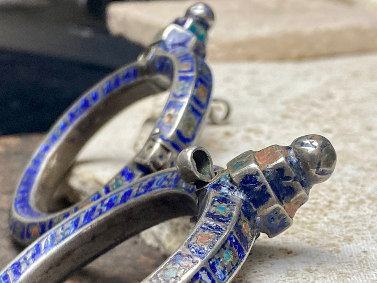Pair of antique hinged and enameled cuffs, 19th century, Mulan Pakistan, silver