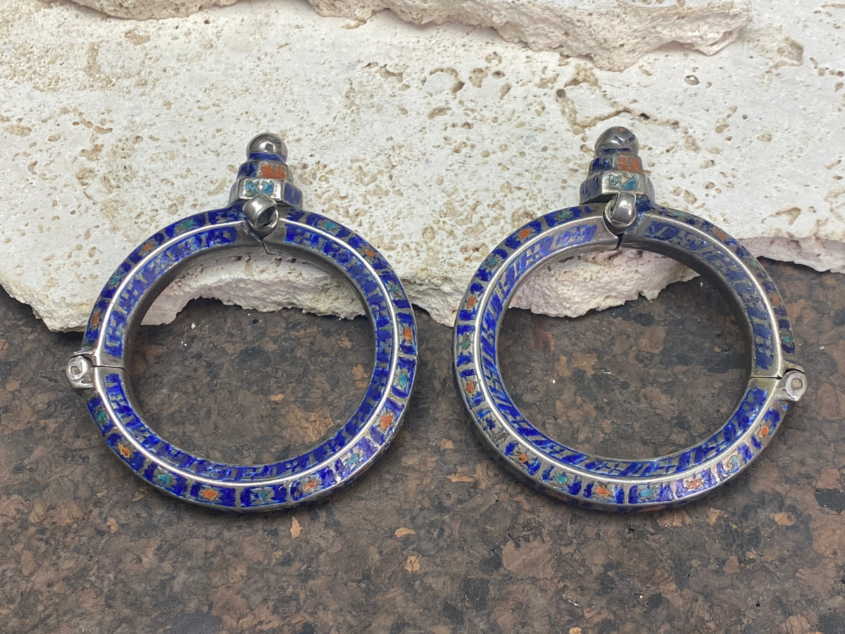 Pair of antique hinged and enameled cuffs, 19th century, Mulan Pakistan, silver
