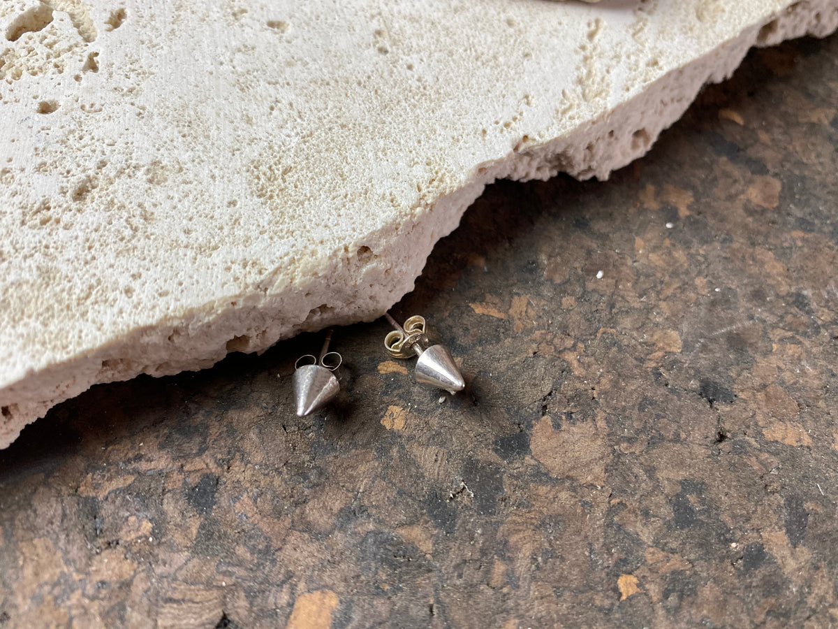 Simple spike silver stud earring