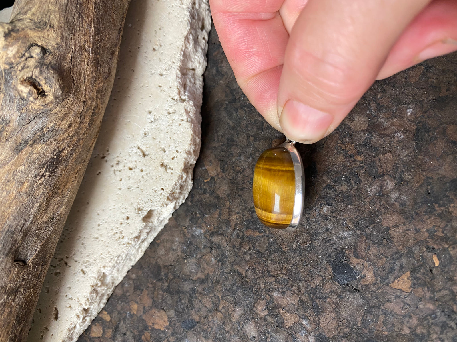 oval tigers eye oendant set in sterling silver, length 4.2 cm